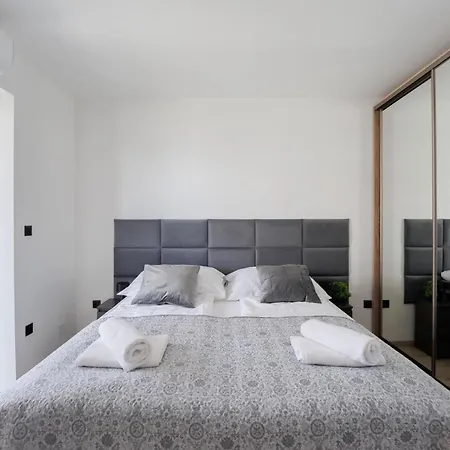 Apartment Panorama Corner - Pool, Sauna, Parking