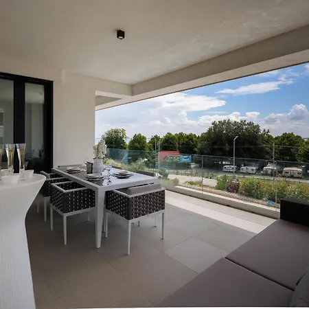 Apartment Panorama Corner - Pool, Sauna, Parking Alsoors
