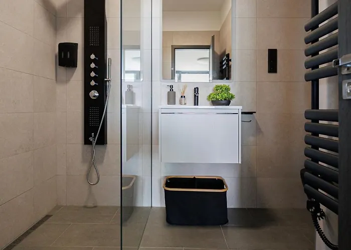 Panorama Corner - Pool, Sauna, Parking アパート