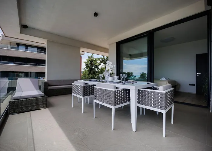 Panorama Corner - Pool, Sauna, Parking アパート