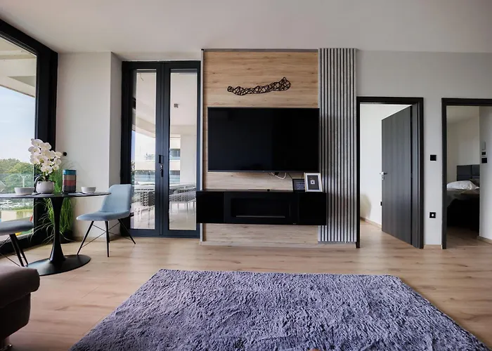 Panorama Corner - Pool, Sauna, Parking アパート *