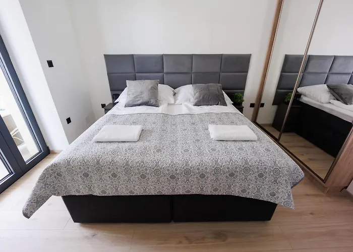 Panorama Corner - Pool, Sauna, Parking アパート *