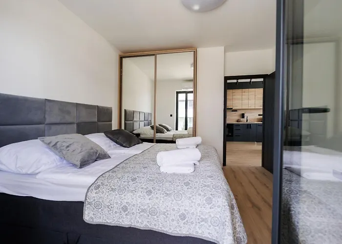 Panorama Corner - Pool, Sauna, Parking アパート